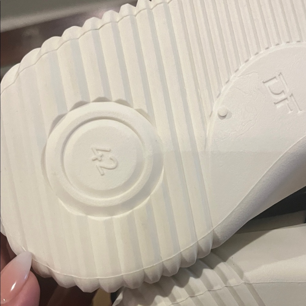NWT De Florence Cloudea Sneakers. Size 42. - Picture 11 of 11
